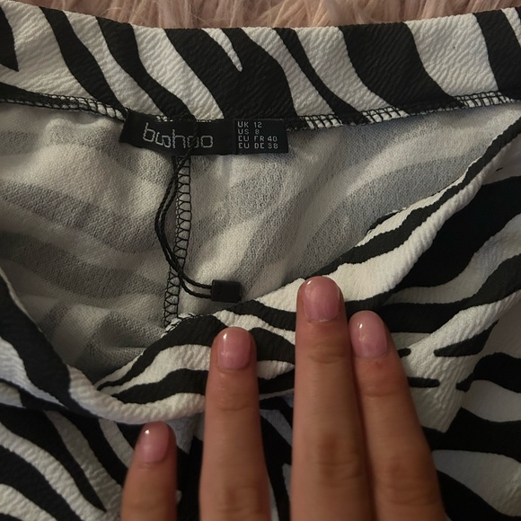 Boohoo Trendy Zebra Print Wide Leg Flare Pants - Picture 5 of 9